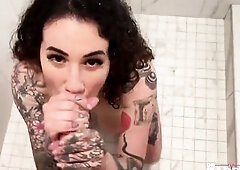 Kinky Arabelle Raphael Sucks And Blows Schlong Whilst On Shower