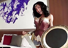 Wonder woman huge penis big-tits ladyboy teen Mos bangs a guy anal