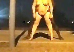 The lake park was quiet this night so we decided to have a little enjoyment!