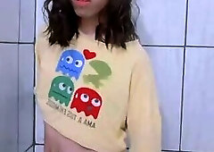 Mãozinha delicada esticando a calcinha vermelha pra mostrar minha pica linda  dura  Carla n