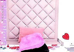 I'm looking for a taskmaster to dominate me and make me eat dick all day like the little slut I'm