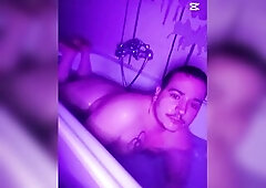 Intensive underwater breathplay and footworship session. See the flow from apnea beneath the water to the edge of the tub for a unfathomable footjob, 