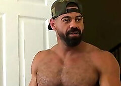 Hung muscled bisexual bear shoots load