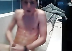 Cutie in bath cums big