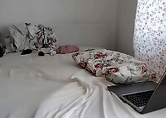 slim brunette masurbate