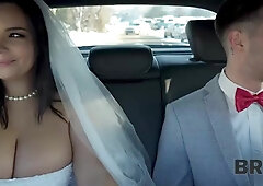 Cheating bride - One Last Time - Reality in public toilet