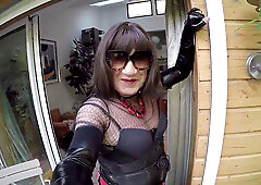 Latex shemale dominates mature granny in a kinky encounter