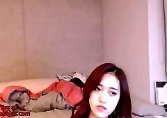 Hot Korean cambabe shows her body