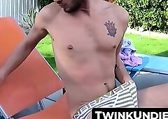 Bearded twink Justin Dean's outdoor jerk off and creamy explosion in his undies