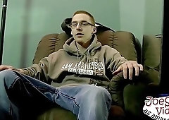 Nerdy amateur has got a good-looking prick