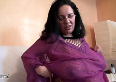 Big Breasted Housewife Playing With Herself - MatureNL