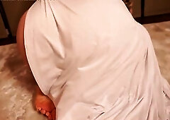 Sit back and have a fun my large moist booty up close. See me as I tease in my hawt white costume, shaking my booty just the way I know u like it. I&#