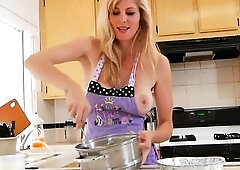 Cougar gal Kate Kastle screws herself on the kitchen counter