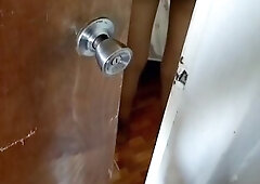 mi hermanastra chupándome la verga la puta chupa riquísimo