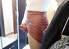 Julie Cox cums in the mirror