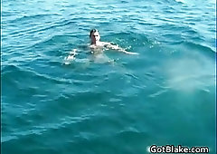 Hot stud wanking his jizzster on a boat