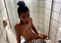 Slim twink Henry Lynes masturbates and ejaculates solo in high definition