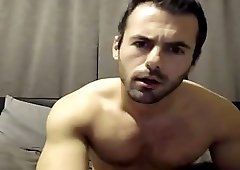 Cam jerker beats his thick meat and sticks a vibrator up his ass