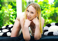 Juicy arse natural blond hair babe bends over