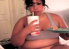 Miss Fortune eats a Burger and shows belly