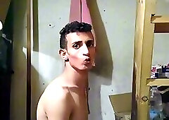 ‎سالب يمني يطلب الرحمة وهو يتمحن  Sex Oussi Fem