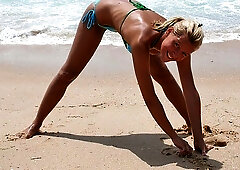 Bikini hottie Sophie Moone shows off her naked boobs at the beach