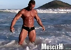 Big dick bodybuilder outdoor and cumshot