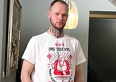 Lusty teen treats herself to raw pussy workout session