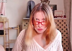 RUSSIAN REDHEAD STEPSIS SUCKS SHLONG ON PHONE WITH BF!