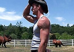 Kyle is a strong fucker who jerks off a lot