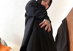 Young Amateur Girl Stripping and Masturbating Cam