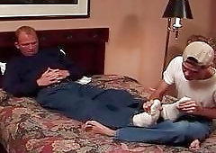 A young slut gets his boyfriend in the mood after sucking on his toes