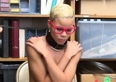 Black teen thief with a camel toe busted by security