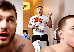 Top Theo Ross fucks gaymers William Seed and Cayden Solano