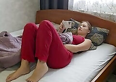 Russian floozy creampied during the time that watching an eighteen video