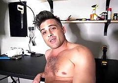 Lance Hart shows you how to be an amazing biotch