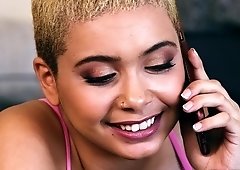 Aaliyah Hadid gets seduced by her sexy roommate