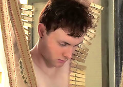 Servicing Hard Master : Skinny Sub Takes Pinching And Ass Stretching