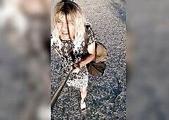 caminando vestida de mujer con tacones en publico muy caliente