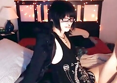 Emo Twink Crossdresser Blows Amateur Cock