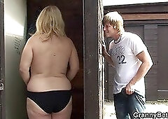 Old grandma gets nailed in the changing room