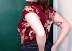 Big boob brunette masturbates on webcam