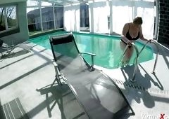 Fat Milf Masturbating At The Swimming Area