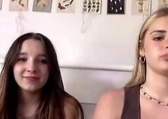 2 Friends on MonkeyApp with big tits flashing