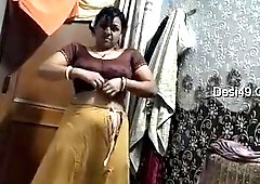 Today Exclusive- Desi Bhabhi Changing Cloths