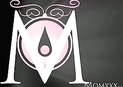 This Monday evening, lengthy-time pair Yasmin Scott and Steve Q are getting busy on the sofa. The brunette hair mother I'd like to fuck parts her