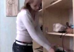 The ally sees her studying, but his visit hides greater quantity ... a worthwhile bang in the butt