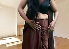 Hot bhabhi Monawife gets down and dirty with her friend's wife