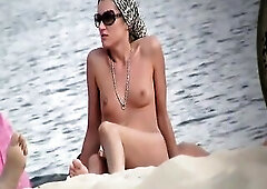 Beach Voyeur HD Milfs Undressed