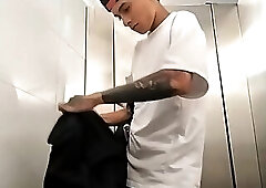 Colombian boy wanks on the park